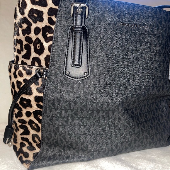 Michael Kors Bag black with animal print - Picture 2 of 4